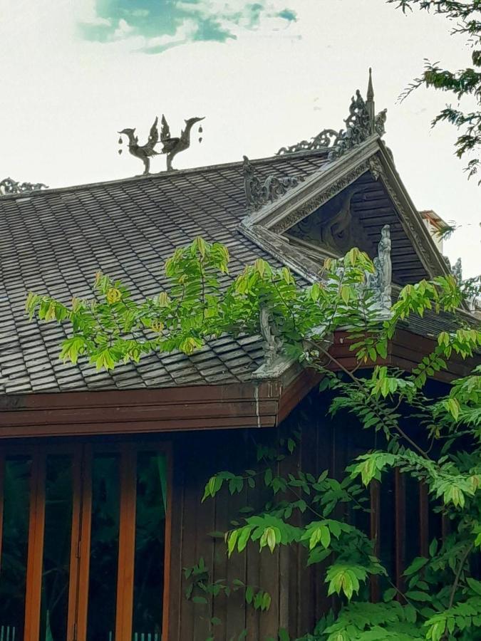 Avara Signature House Hotel Chiang Mai Bagian luar foto