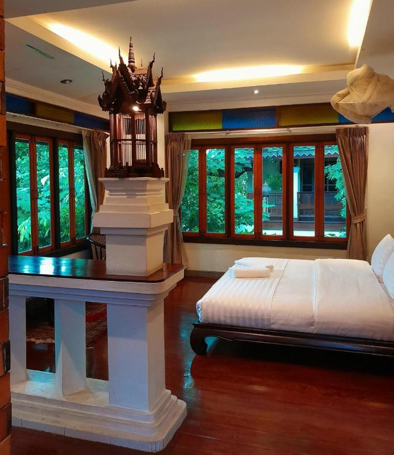 Avara Signature House Hotel Chiang Mai Bagian luar foto