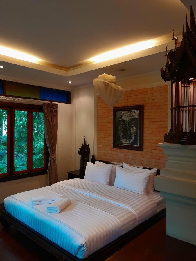 Avara Signature House Hotel Chiang Mai Bagian luar foto