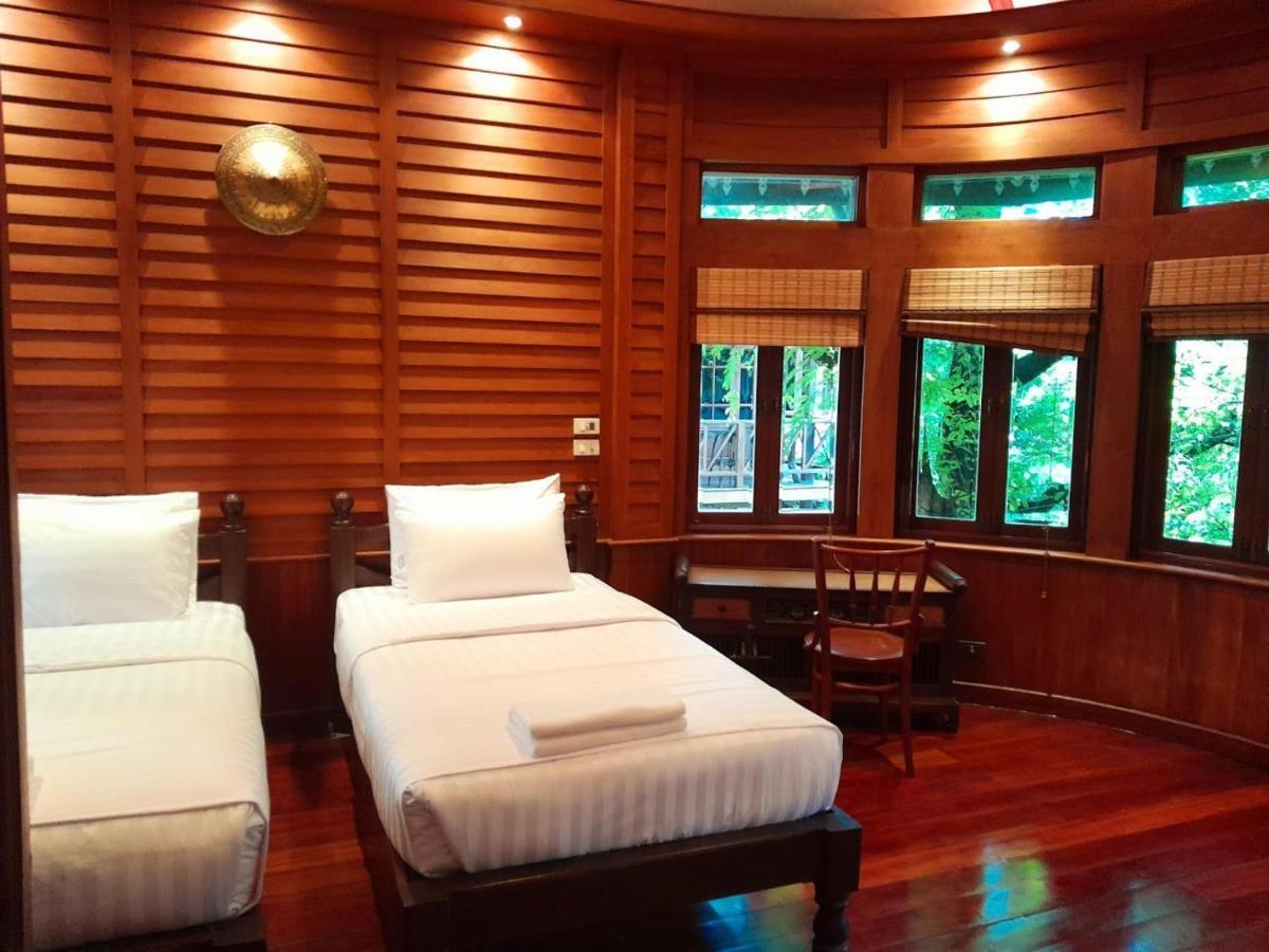 Avara Signature House Hotel Chiang Mai Bagian luar foto
