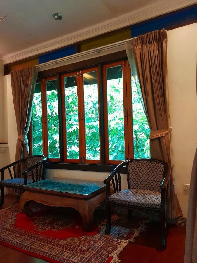 Avara Signature House Hotel Chiang Mai Bagian luar foto