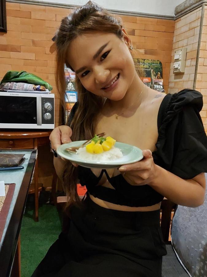 Avara Signature House Hotel Chiang Mai Bagian luar foto