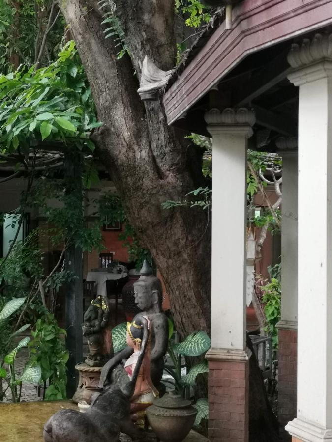 Avara Signature House Hotel Chiang Mai Bagian luar foto