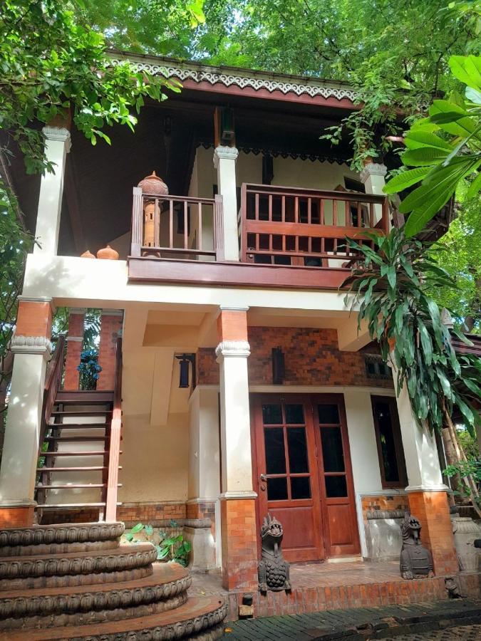 Avara Signature House Hotel Chiang Mai Bagian luar foto