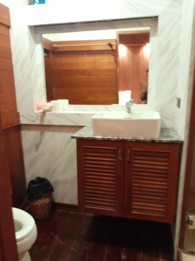 Avara Signature House Hotel Chiang Mai Bagian luar foto